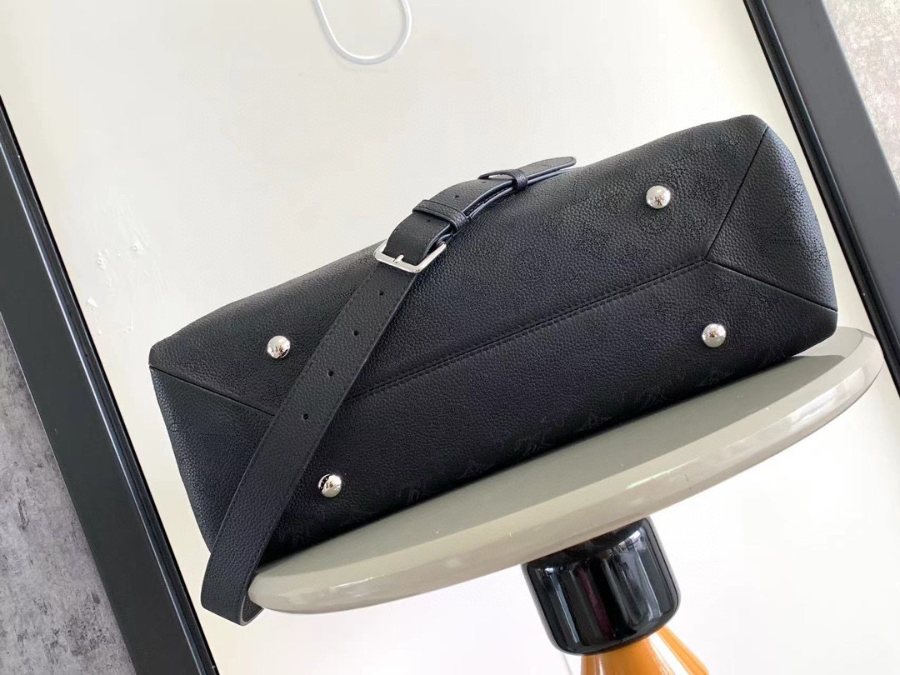 Louis Vuitton 루이비통 Mahina Hand It All MM 마히나 핸드 잇 올 MM 호보백 M24132 블랙 32cm 4