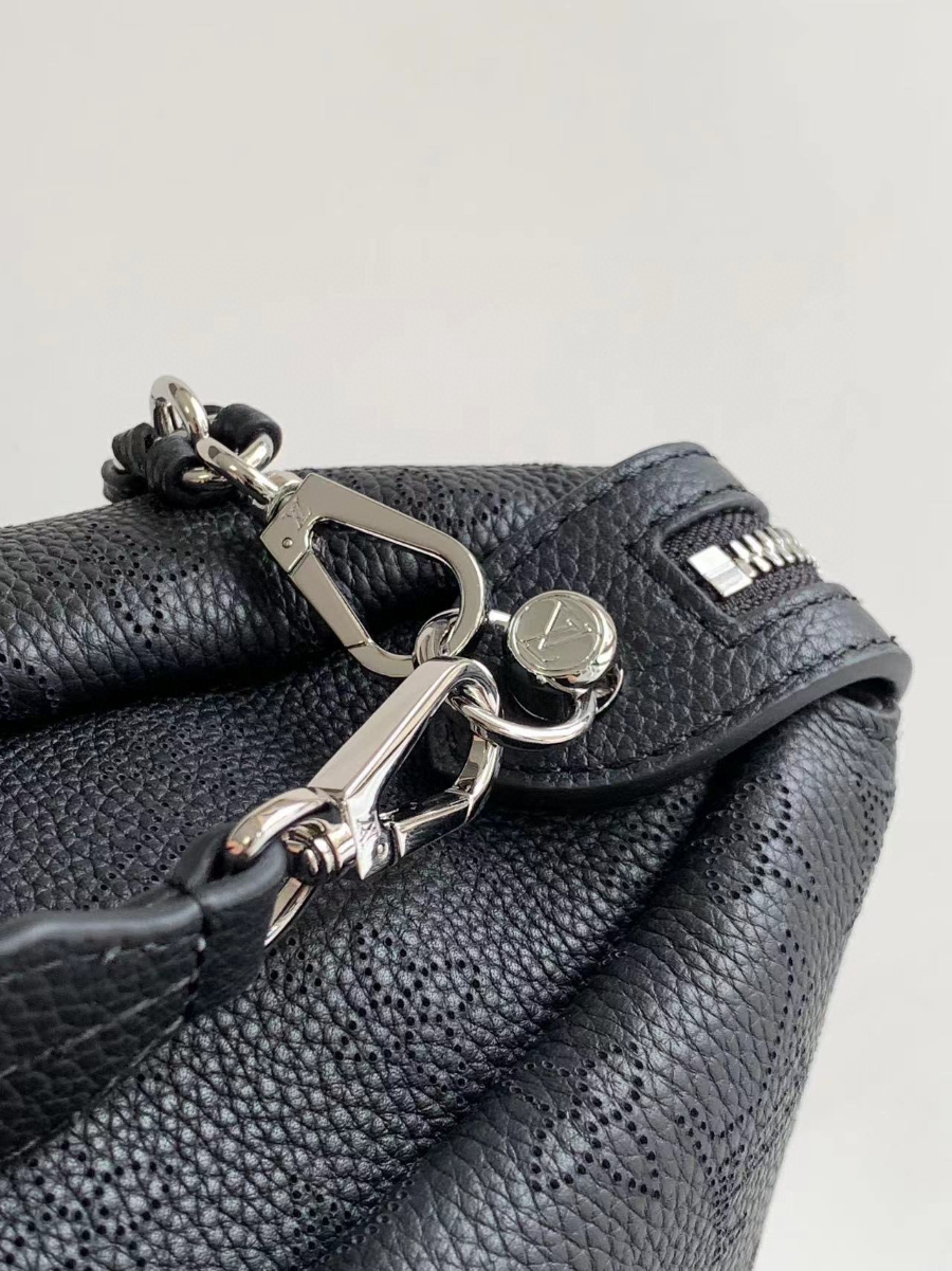 Louis Vuitton 루이비통 Mahina Hand It All MM 마히나 핸드 잇 올 MM 호보백 M24132 블랙 32cm 7