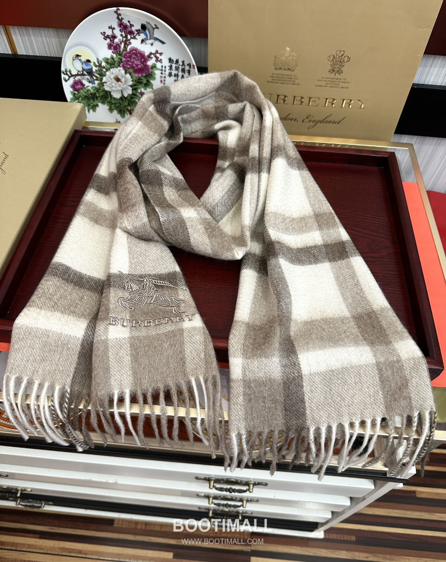 Burberry 버버리 클래식 체크 자수 로고 울 머플러 스카프 32×180cm 4