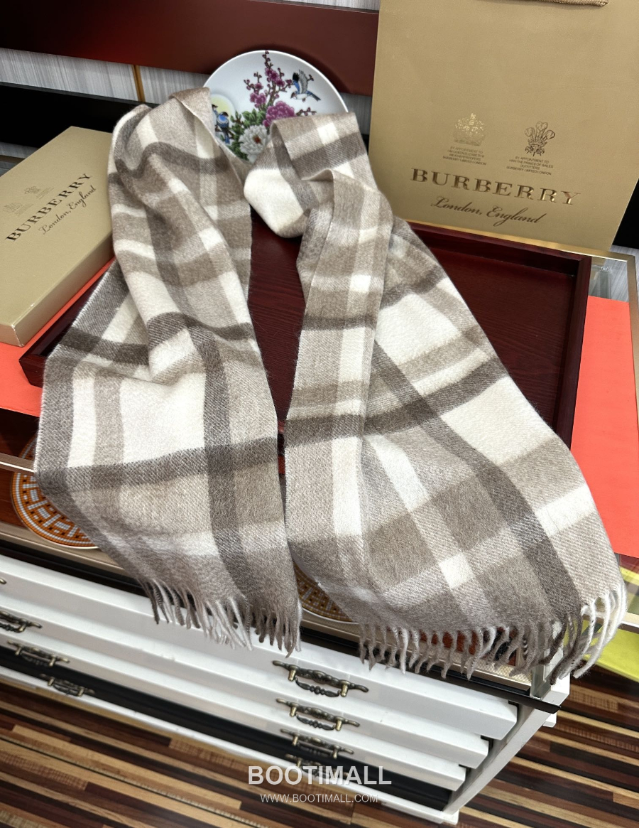 Burberry 버버리 클래식 체크 자수 로고 울 머플러 스카프 32×180cm 5