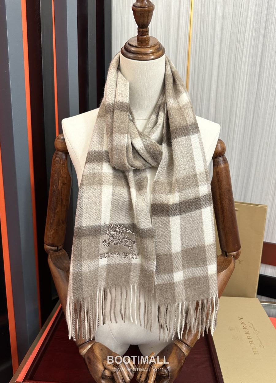 Burberry 버버리 클래식 체크 자수 로고 울 머플러 스카프 32×180cm 9