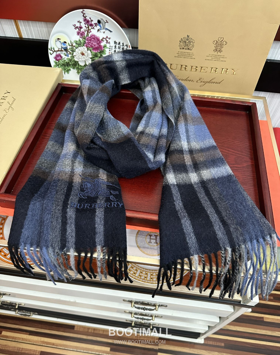 Burberry 버버리 클래식 체크 자수 로고 울 머플러 스카프 네이비 32×180cm 4
