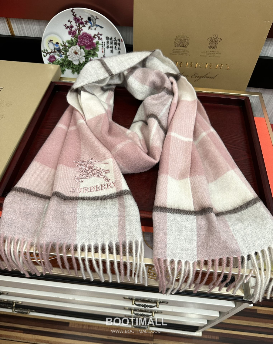 Burberry 버버리 클래식 체크 자수 로고 울 머플러 스카프 핑크 32×180cm 4