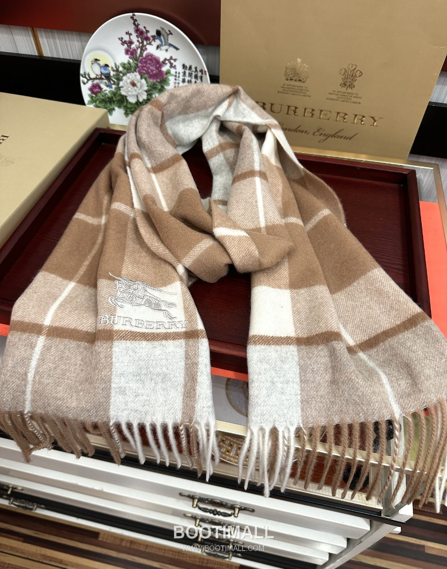 Burberry 버버리 클래식 체크 자수 로고 울 머플러 스카프 베이지 32×180cm 4