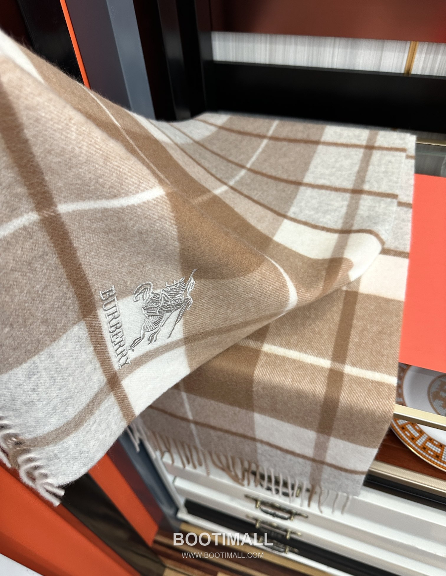 Burberry 버버리 클래식 체크 자수 로고 울 머플러 스카프 베이지 32×180cm 6