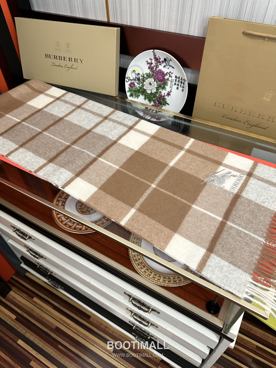 Burberry 버버리 클래식 체크 자수 로고 울 머플러 스카프 베이지 32×180cm 7