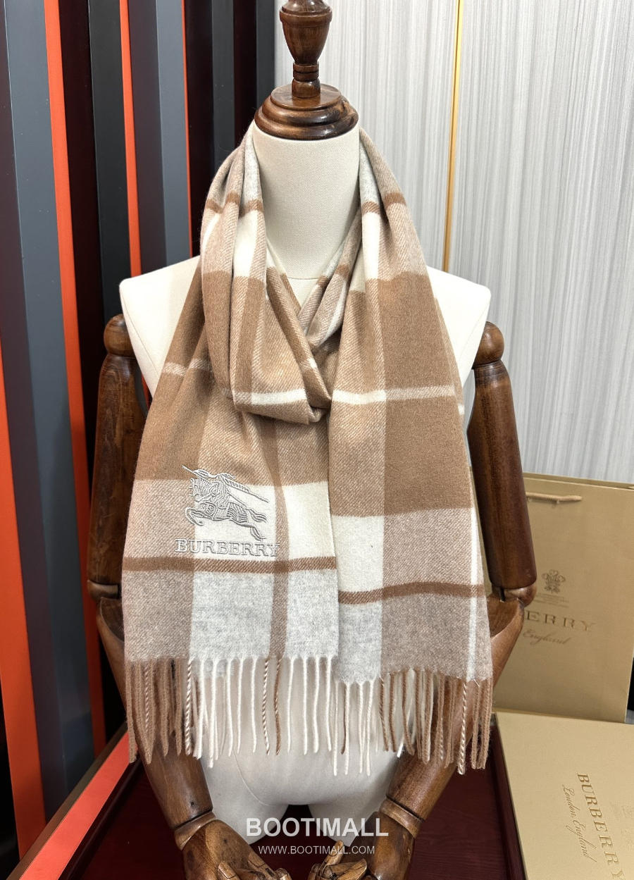 Burberry 버버리 클래식 체크 자수 로고 울 머플러 스카프 베이지 32×180cm 8