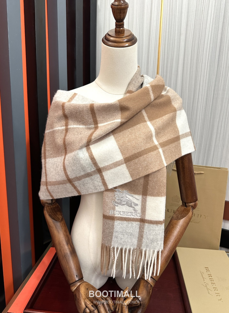 Burberry 버버리 클래식 체크 자수 로고 울 머플러 스카프 베이지 32×180cm 9