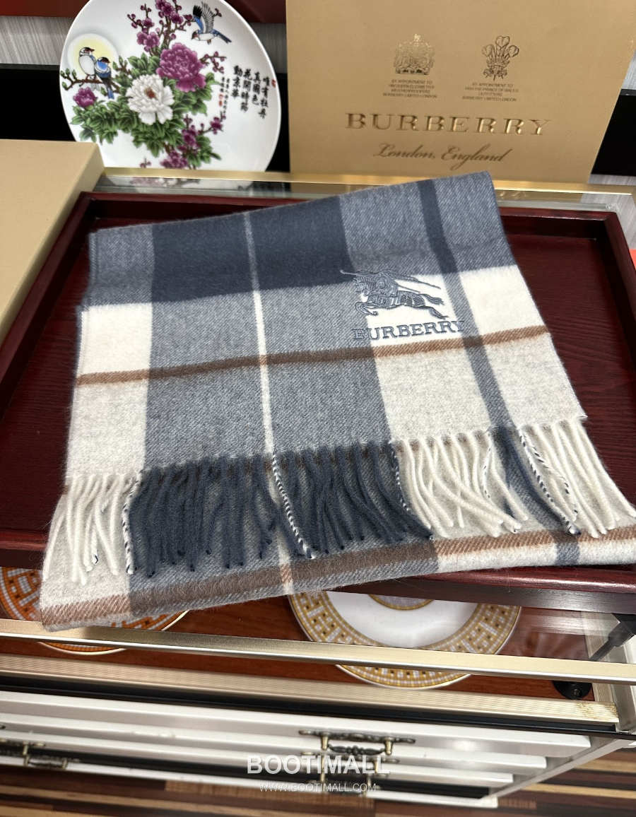 Burberry 버버리 클래식 체크 자수 로고 울 머플러 스카프 그레이 32×180cm 3