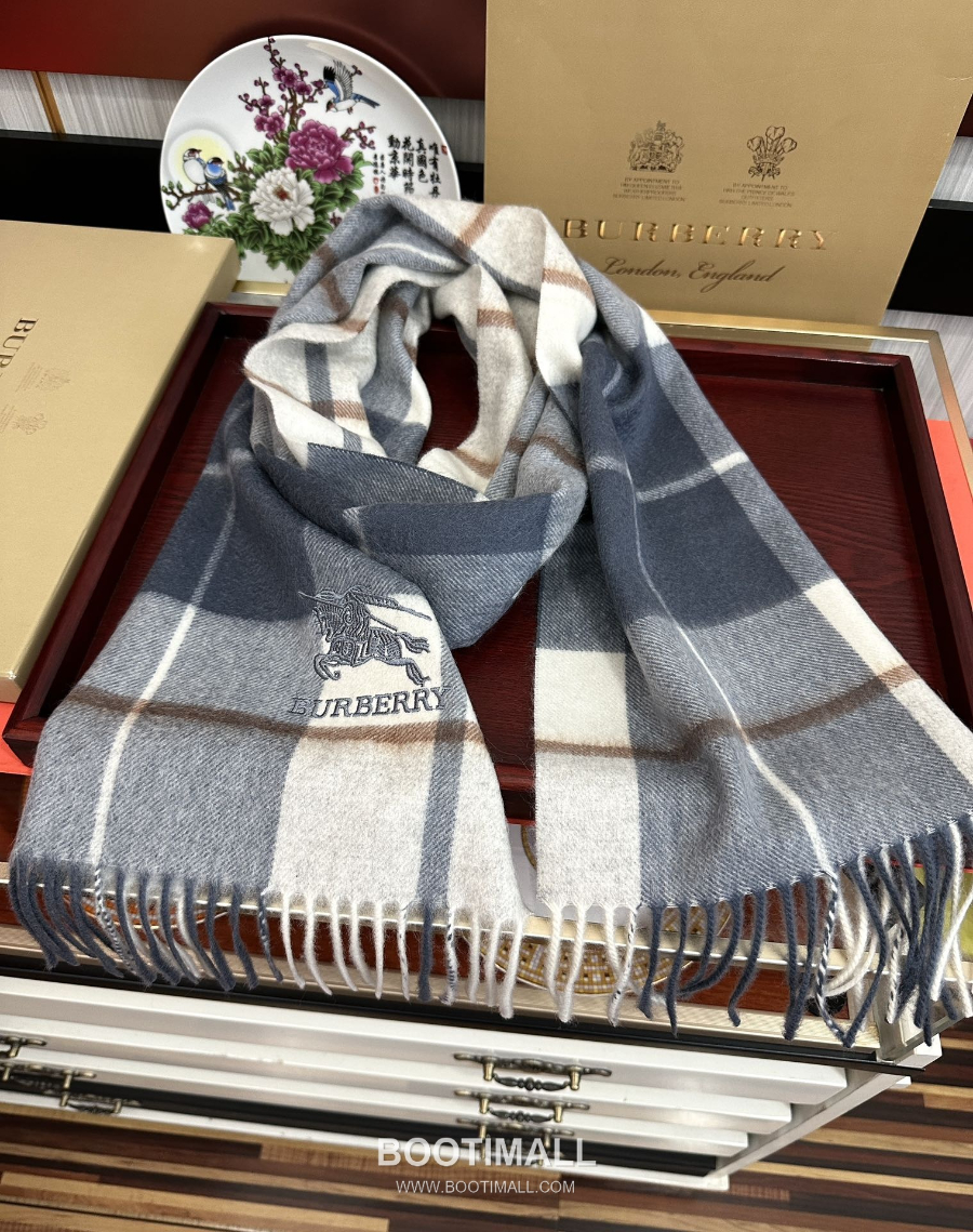 Burberry 버버리 클래식 체크 자수 로고 울 머플러 스카프 그레이 32×180cm 4
