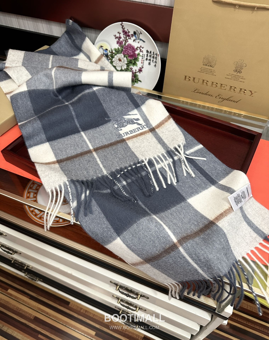 Burberry 버버리 클래식 체크 자수 로고 울 머플러 스카프 그레이 32×180cm 5