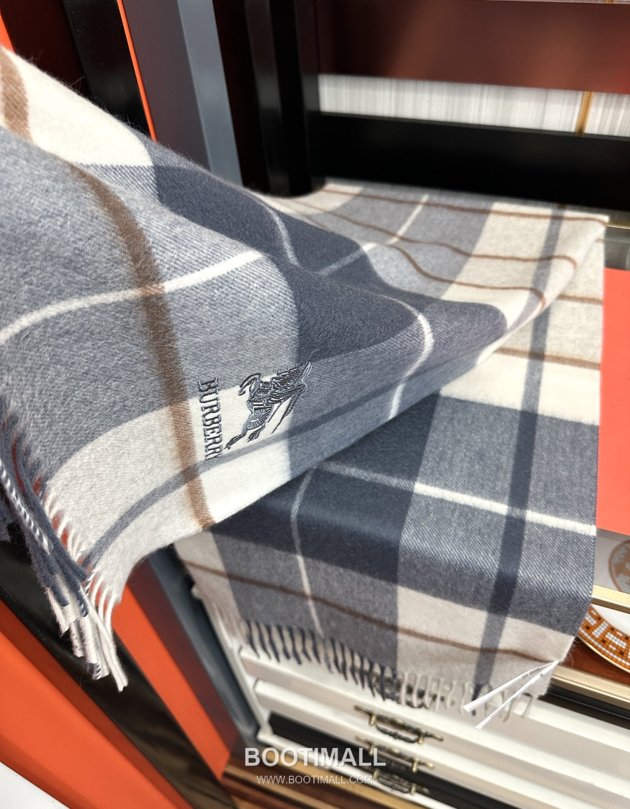 Burberry 버버리 클래식 체크 자수 로고 울 머플러 스카프 그레이 32×180cm 6