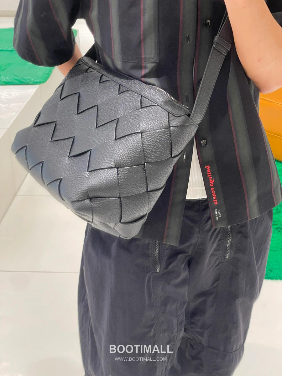 Bottega Veneta Intrecciato Diago Hobo Bag 보테가 베네타 인트레치아토 디아고 호보백 블랙 39cm 9