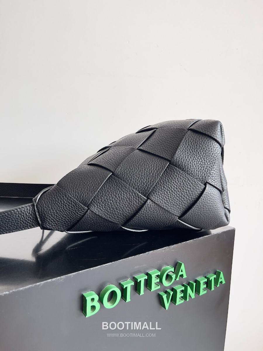 Bottega Veneta Intrecciato Diago Hobo Bag 보테가 베네타 인트레치아토 디아고 호보백 블랙 39cm 11