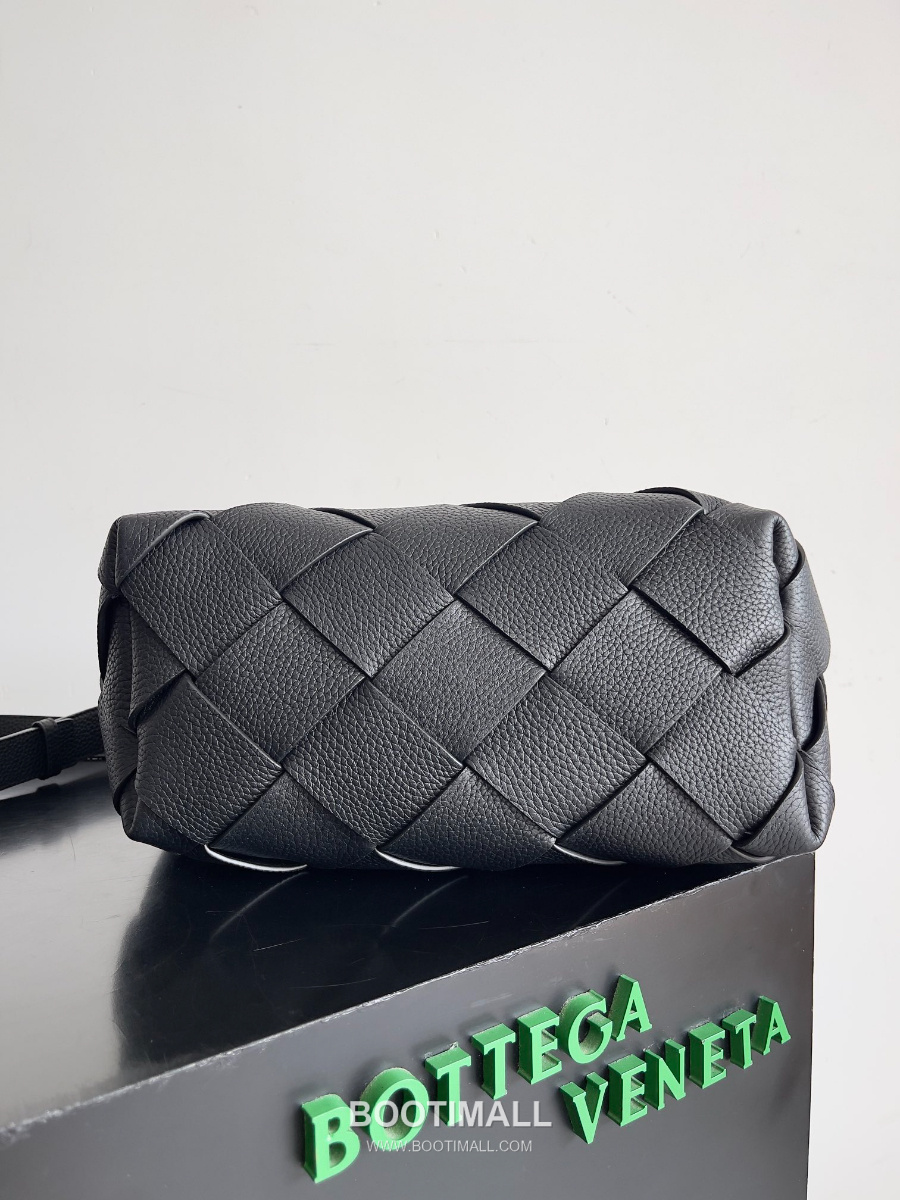 Bottega Veneta Intrecciato Diago Hobo Bag 보테가 베네타 인트레치아토 디아고 호보백 블랙 39cm 12