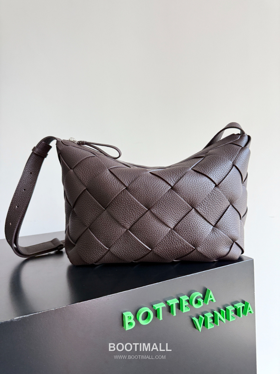 Bottega Veneta Intrecciato Diago Hobo Bag 보테가 베네타 인트레치아토 디아고 호보백 토프 브라운 39cm 5