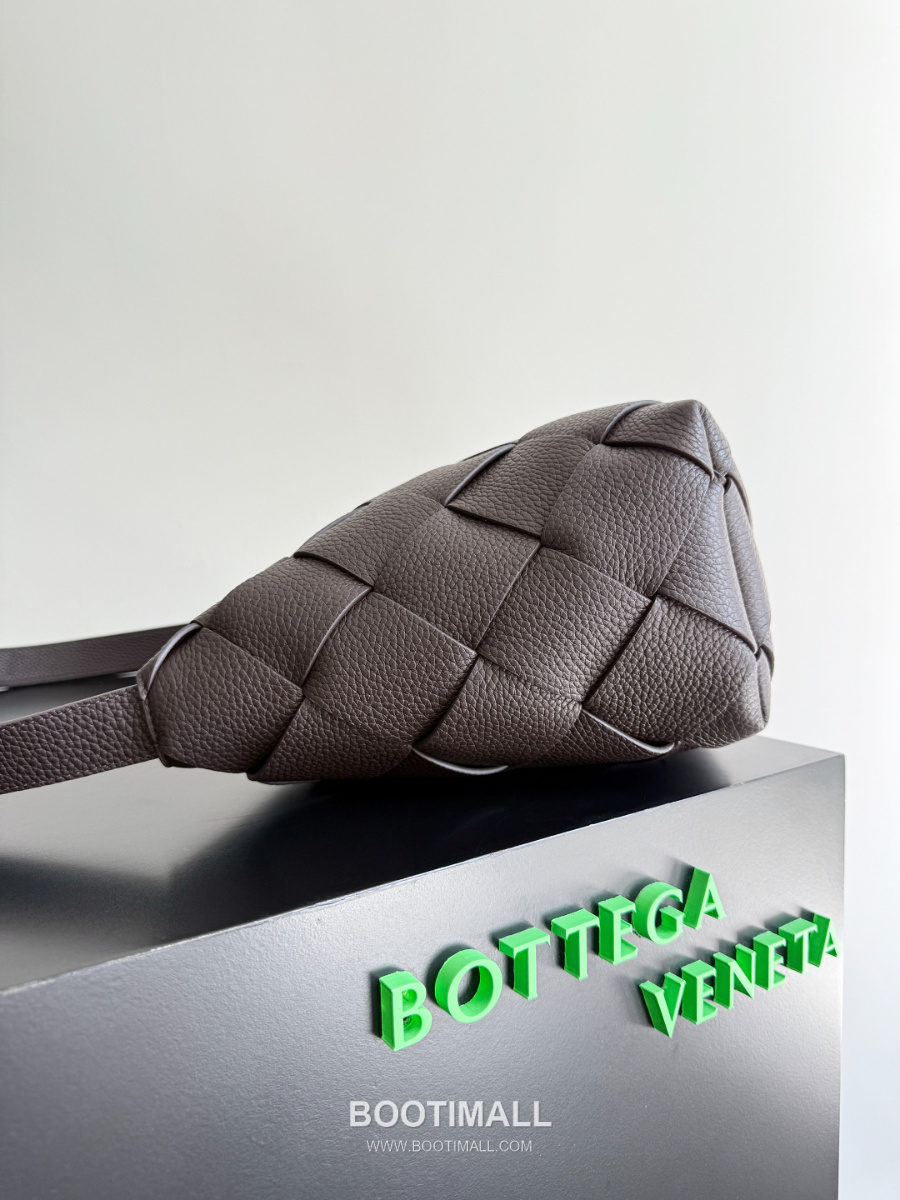 Bottega Veneta Intrecciato Diago Hobo Bag 보테가 베네타 인트레치아토 디아고 호보백 토프 브라운 39cm 6