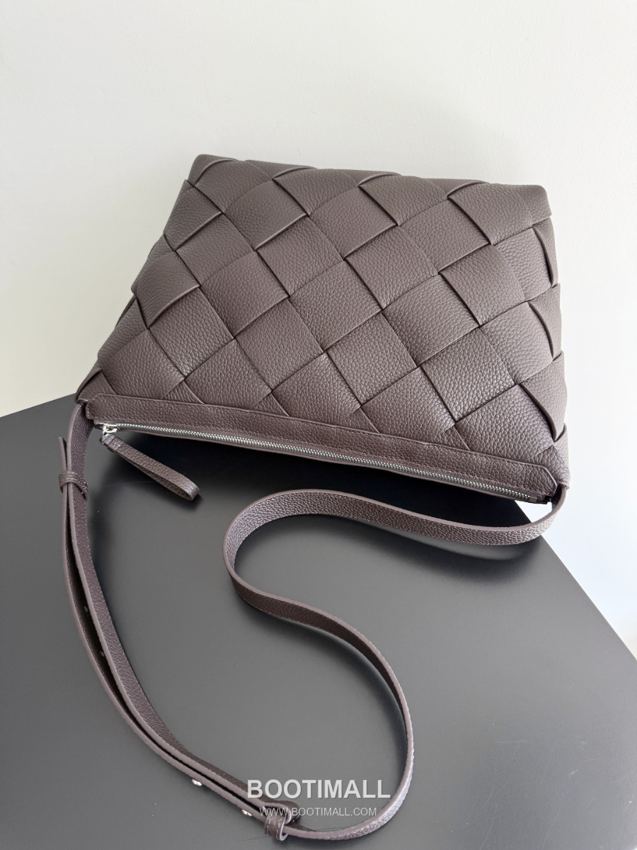 Bottega Veneta Intrecciato Diago Hobo Bag 보테가 베네타 인트레치아토 디아고 호보백 토프 브라운 39cm 7