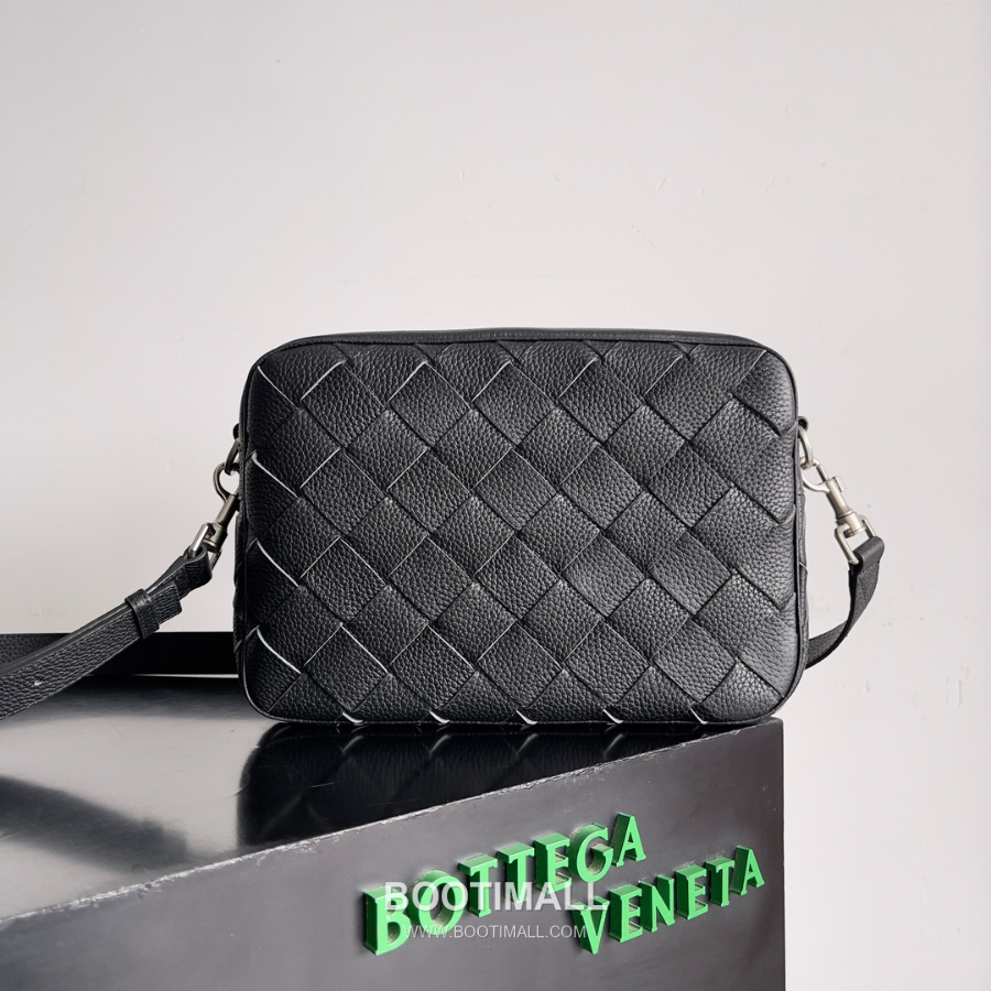 Bottega Veneta Intrecciato Camera Bag 보테가 베네타 인트레치아토 카메라백 블랙 29cm 1