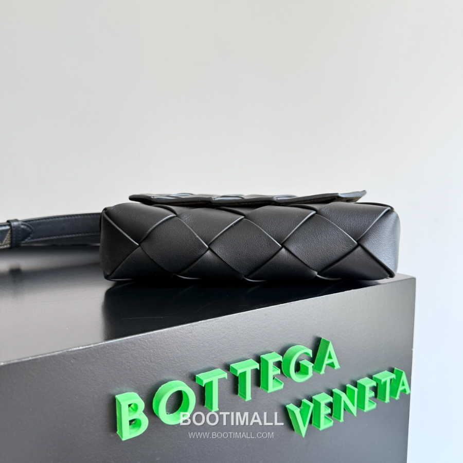 Bottega Veneta Diago Intreccio Smooth Leather Cross-body Bag 보테가 베네타 디아고 인트레치오 스무스 레더 크로스백 블랙 22.5cm 2