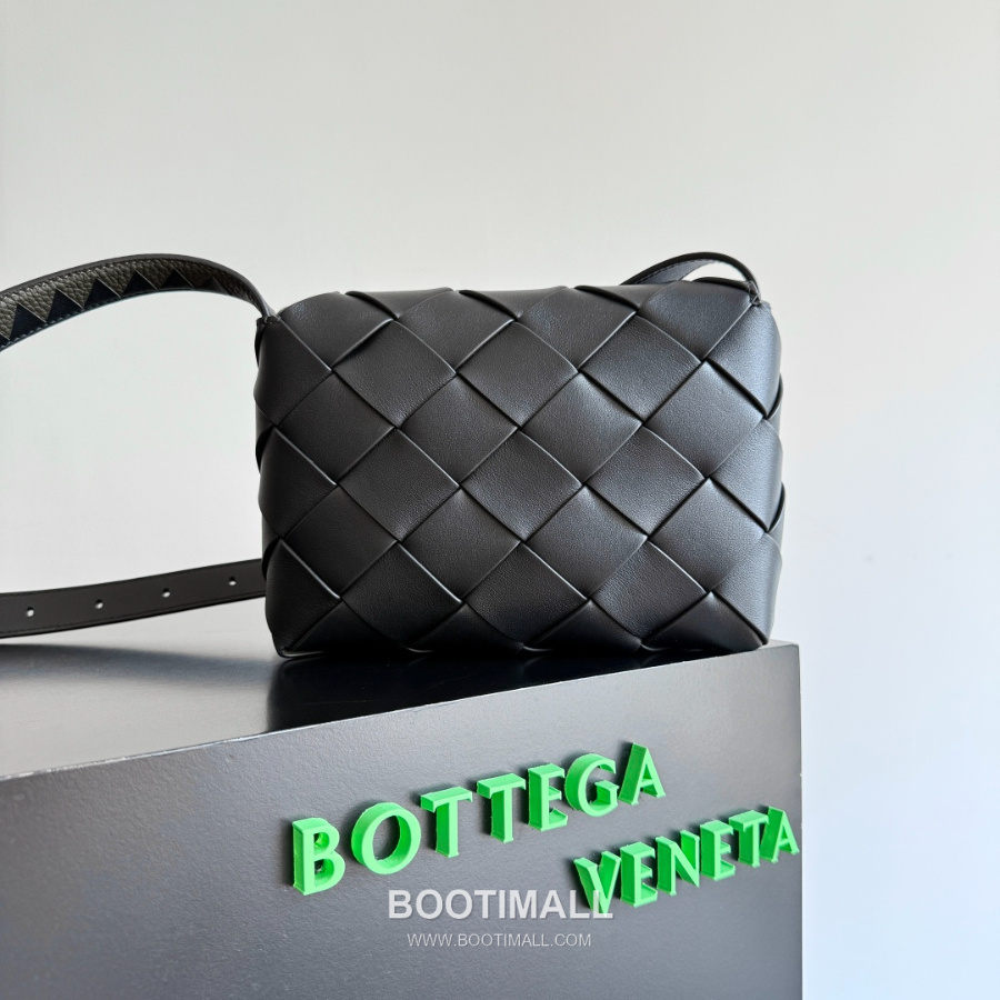 Bottega Veneta Diago Intreccio Smooth Leather Cross-body Bag 보테가 베네타 디아고 인트레치오 스무스 레더 크로스백 블랙 22.5cm 3