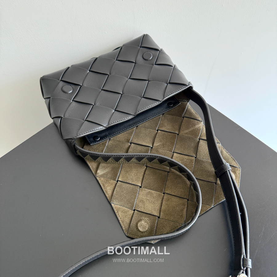 Bottega Veneta Diago Intreccio Smooth Leather Cross-body Bag 보테가 베네타 디아고 인트레치오 스무스 레더 크로스백 블랙 22.5cm 4