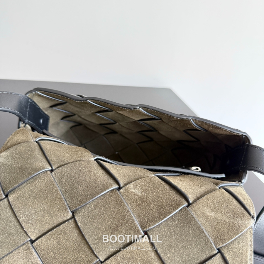 Bottega Veneta Diago Intreccio Smooth Leather Cross-body Bag 보테가 베네타 디아고 인트레치오 스무스 레더 크로스백 블랙 22.5cm 6