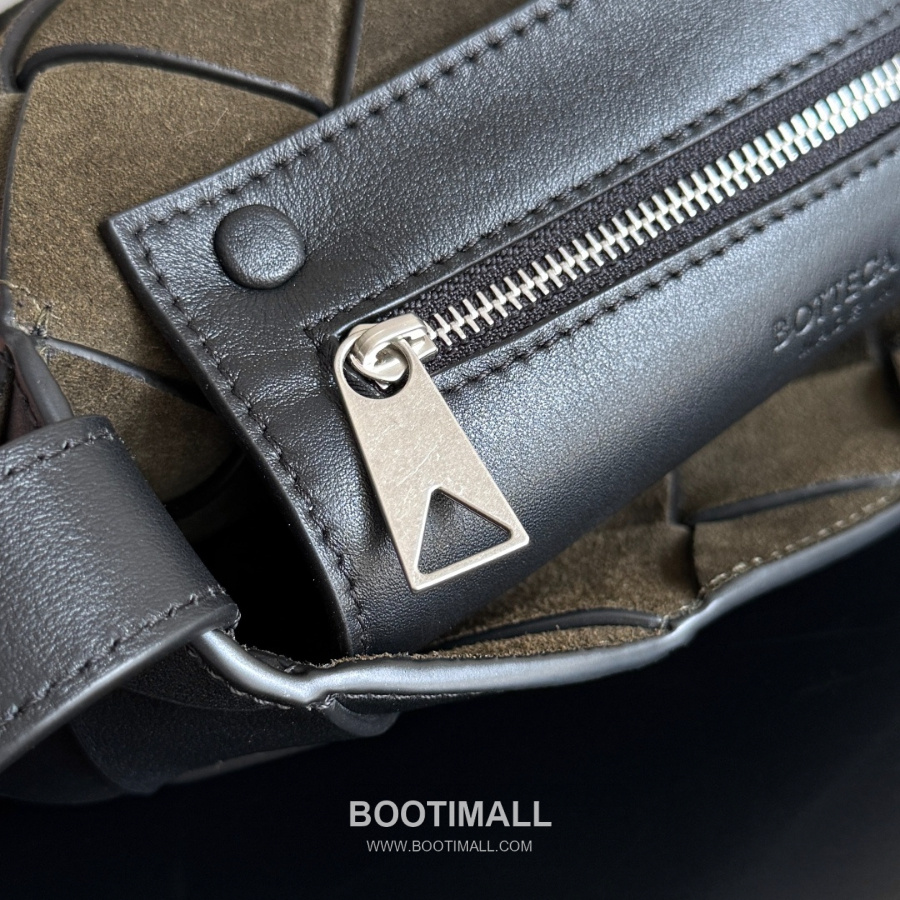 Bottega Veneta Diago Intreccio Smooth Leather Cross-body Bag 보테가 베네타 디아고 인트레치오 스무스 레더 크로스백 블랙 22.5cm 7