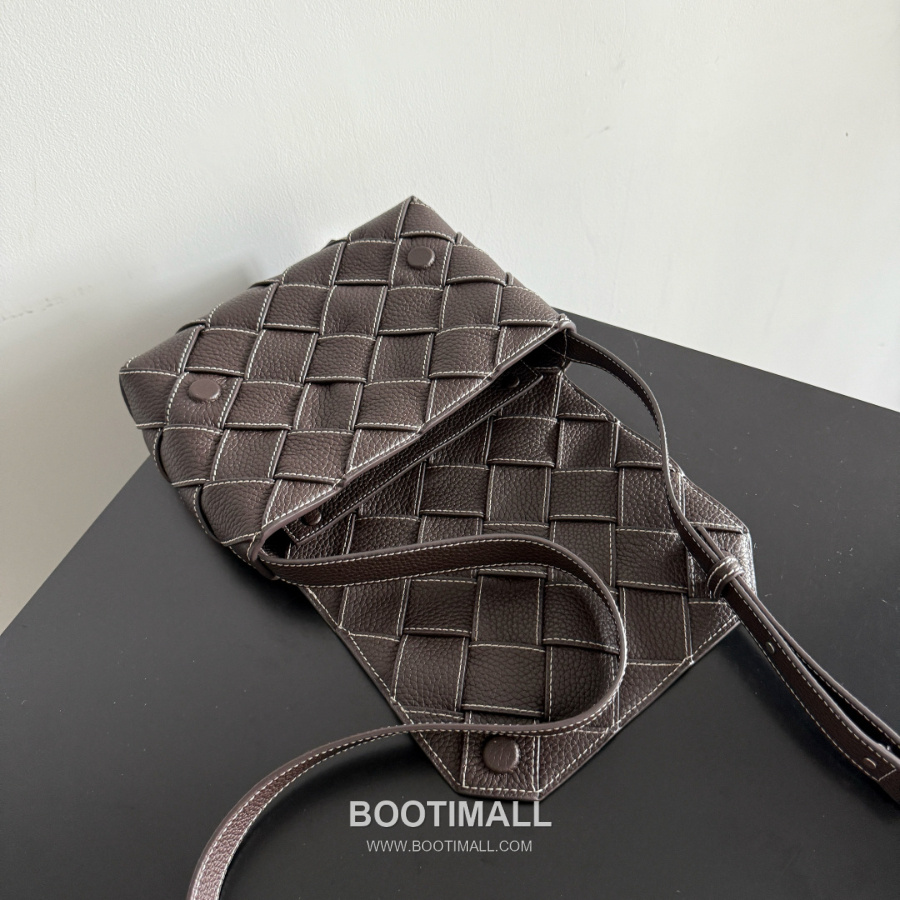 Bottega Veneta Diago Intreccio Smooth Leather Cross-body Bag 보테가 베네타 디아고 인트레치오 스무스 레더 크로스백 버건디브라운 22.5cm 4