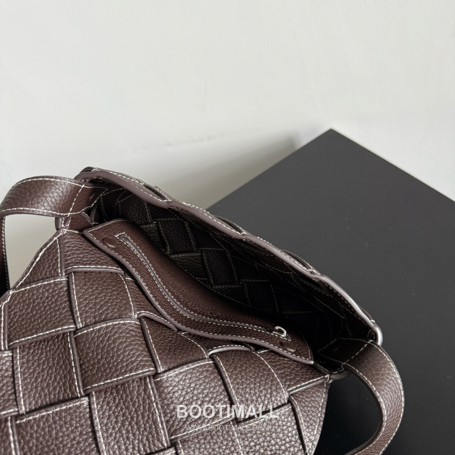 Bottega Veneta Diago Intreccio Smooth Leather Cross-body Bag 보테가 베네타 디아고 인트레치오 스무스 레더 크로스백 버건디브라운 22.5cm 6