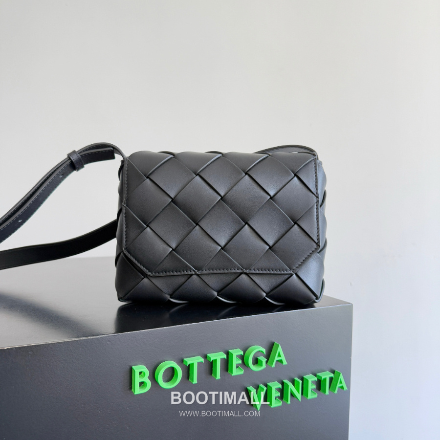 Bottega Veneta Diago Intreccio Smooth Leather Cross-body Bag 보테가 베네타 디아고 인트레치오 스무스 레더 크로스백 치콜그레이 22.5cm 1