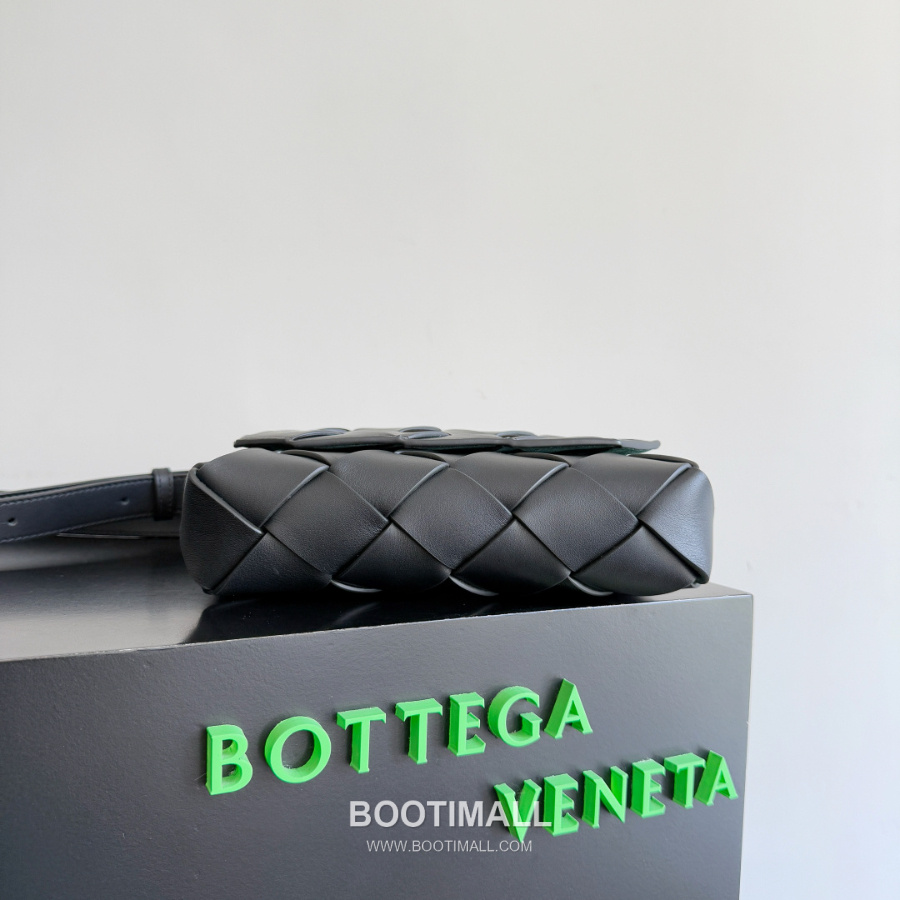 Bottega Veneta Diago Intreccio Smooth Leather Cross-body Bag 보테가 베네타 디아고 인트레치오 스무스 레더 크로스백 치콜그레이 22.5cm 2