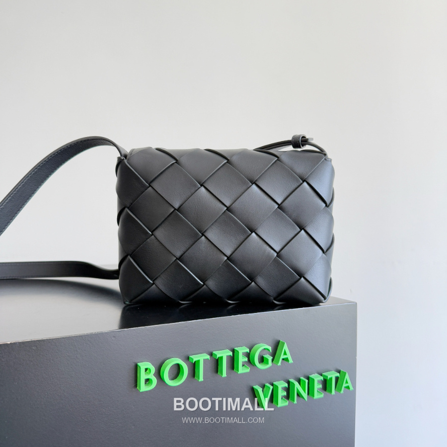 Bottega Veneta Diago Intreccio Smooth Leather Cross-body Bag 보테가 베네타 디아고 인트레치오 스무스 레더 크로스백 치콜그레이 22.5cm 3