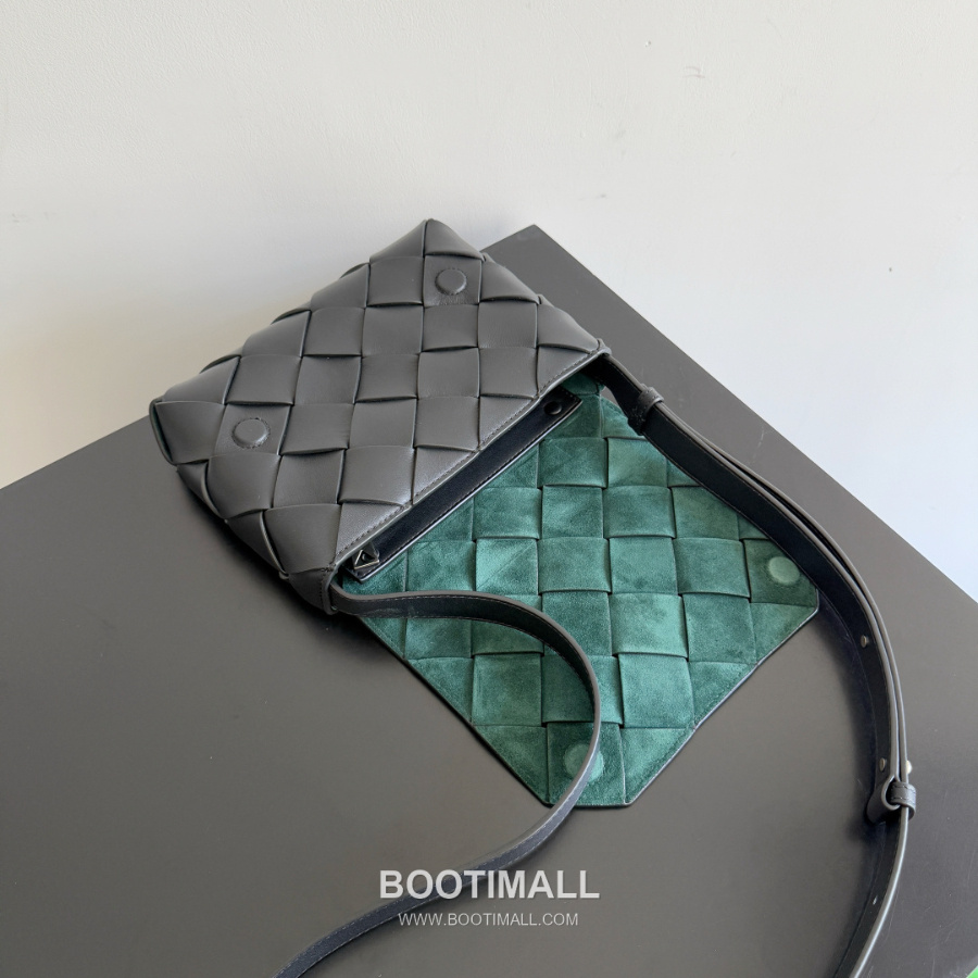 Bottega Veneta Diago Intreccio Smooth Leather Cross-body Bag 보테가 베네타 디아고 인트레치오 스무스 레더 크로스백 치콜그레이 22.5cm 5