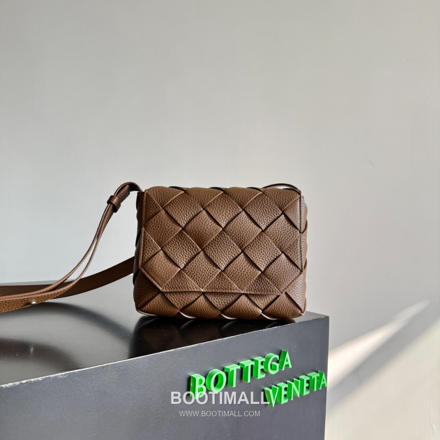 Bottega Veneta Diago Intreccio Smooth Leather Cross-body Bag 보테가 베네타 디아고 인트레치오 스무스 레더 크로스백 브라운 22.5cm 10
