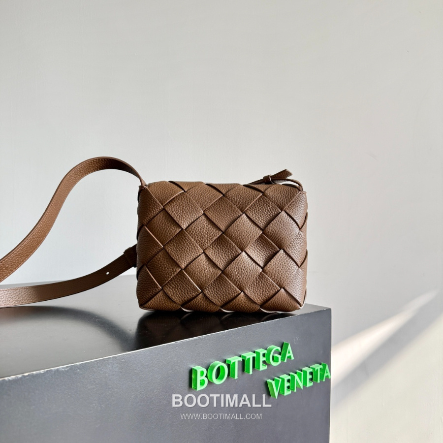 Bottega Veneta Diago Intreccio Smooth Leather Cross-body Bag 보테가 베네타 디아고 인트레치오 스무스 레더 크로스백 브라운 22.5cm 11