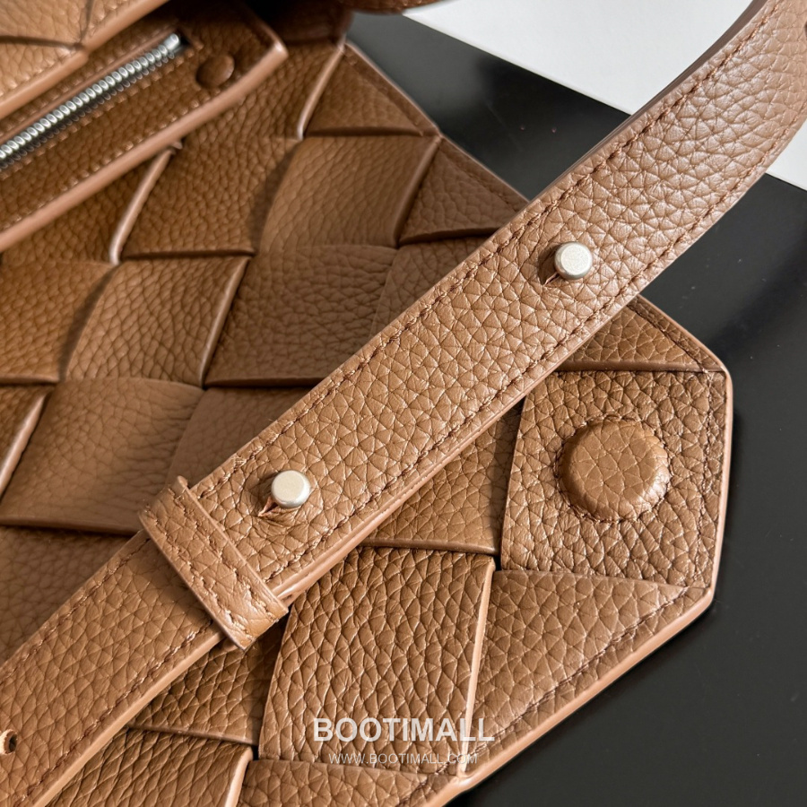 Bottega Veneta Diago Intreccio Smooth Leather Cross-body Bag 보테가 베네타 디아고 인트레치오 스무스 레더 크로스백 브라운 22.5cm 15