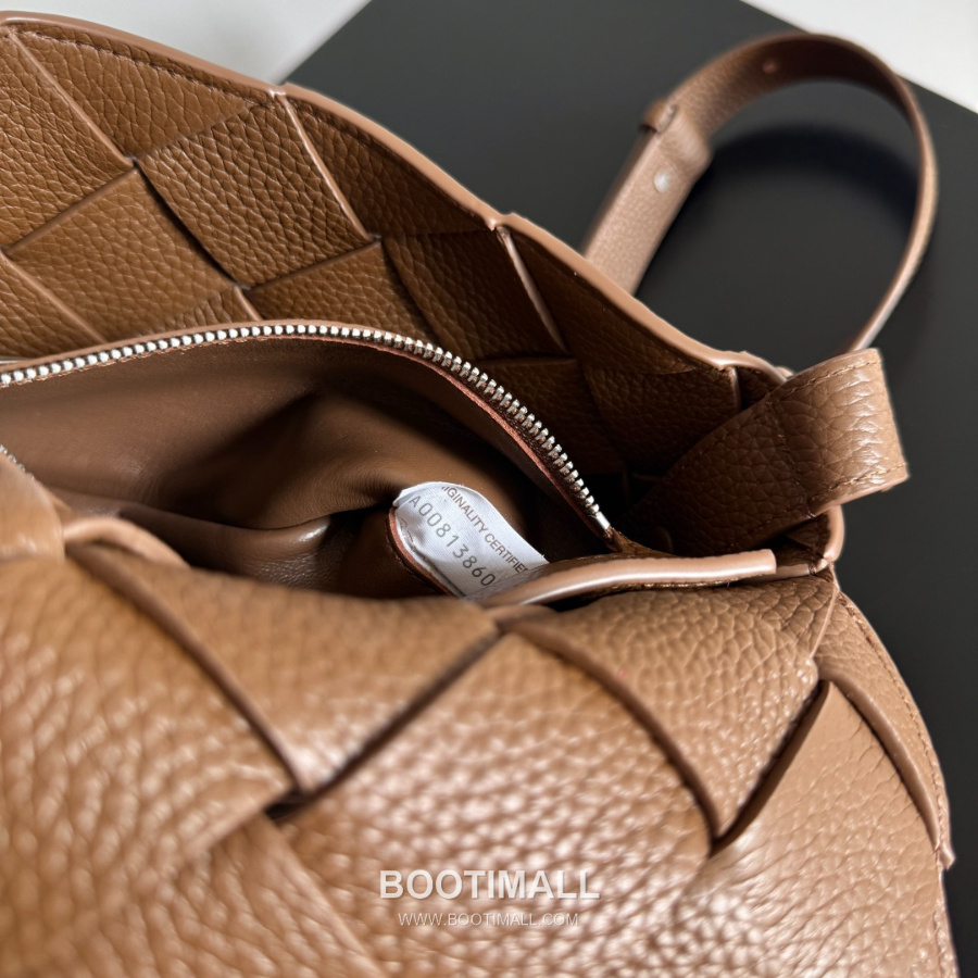 Bottega Veneta Diago Intreccio Smooth Leather Cross-body Bag 보테가 베네타 디아고 인트레치오 스무스 레더 크로스백 브라운 22.5cm 17