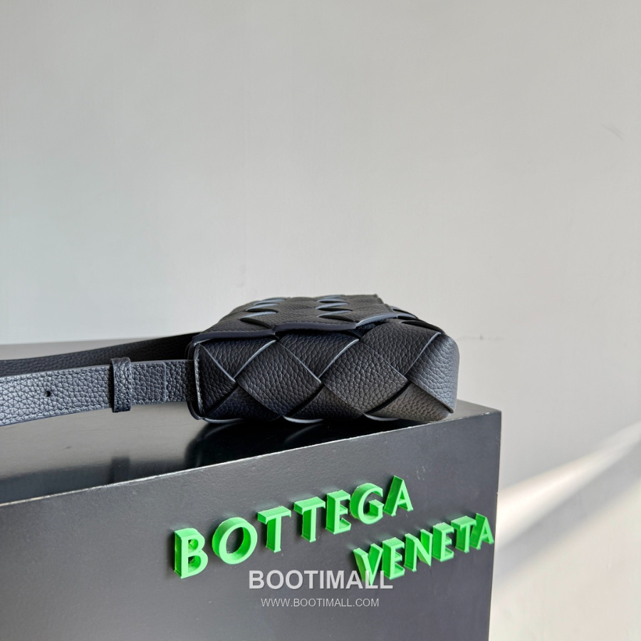 Bottega Veneta Diago Intreccio Smooth Leather Cross-body Bag 보테가 베네타 디아고 인트레치오 스무스 레더 크로스백 네이비블랙 22.5cm 3