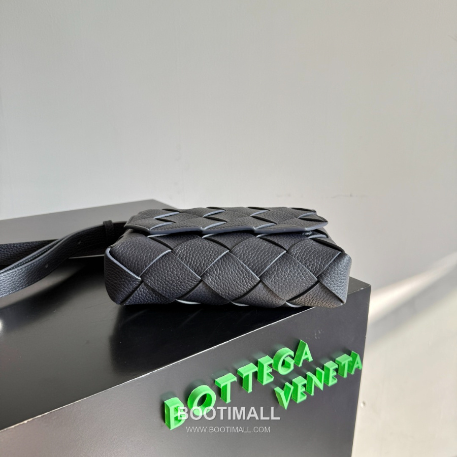 Bottega Veneta Diago Intreccio Smooth Leather Cross-body Bag 보테가 베네타 디아고 인트레치오 스무스 레더 크로스백 네이비블랙 22.5cm 4