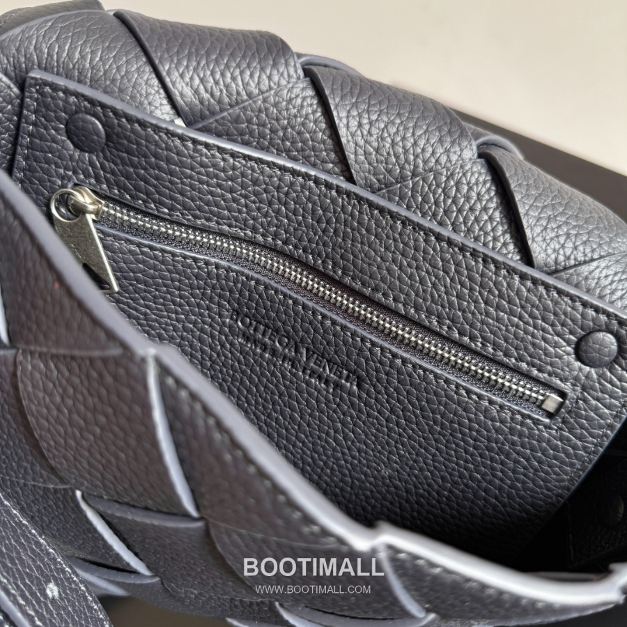 Bottega Veneta Diago Intreccio Smooth Leather Cross-body Bag 보테가 베네타 디아고 인트레치오 스무스 레더 크로스백 네이비블랙 22.5cm 6