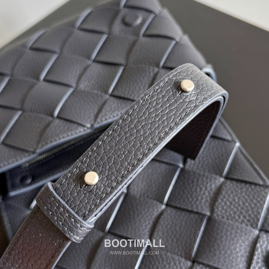 Bottega Veneta Diago Intreccio Smooth Leather Cross-body Bag 보테가 베네타 디아고 인트레치오 스무스 레더 크로스백 네이비블랙 22.5cm 7