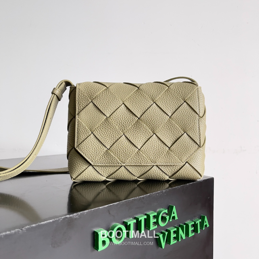 Bottega Veneta Diago Intreccio Smooth Leather Cross-body Bag 보테가 베네타 디아고 인트레치오 스무스 레더 크로스백 라임카키 22.5cm 1