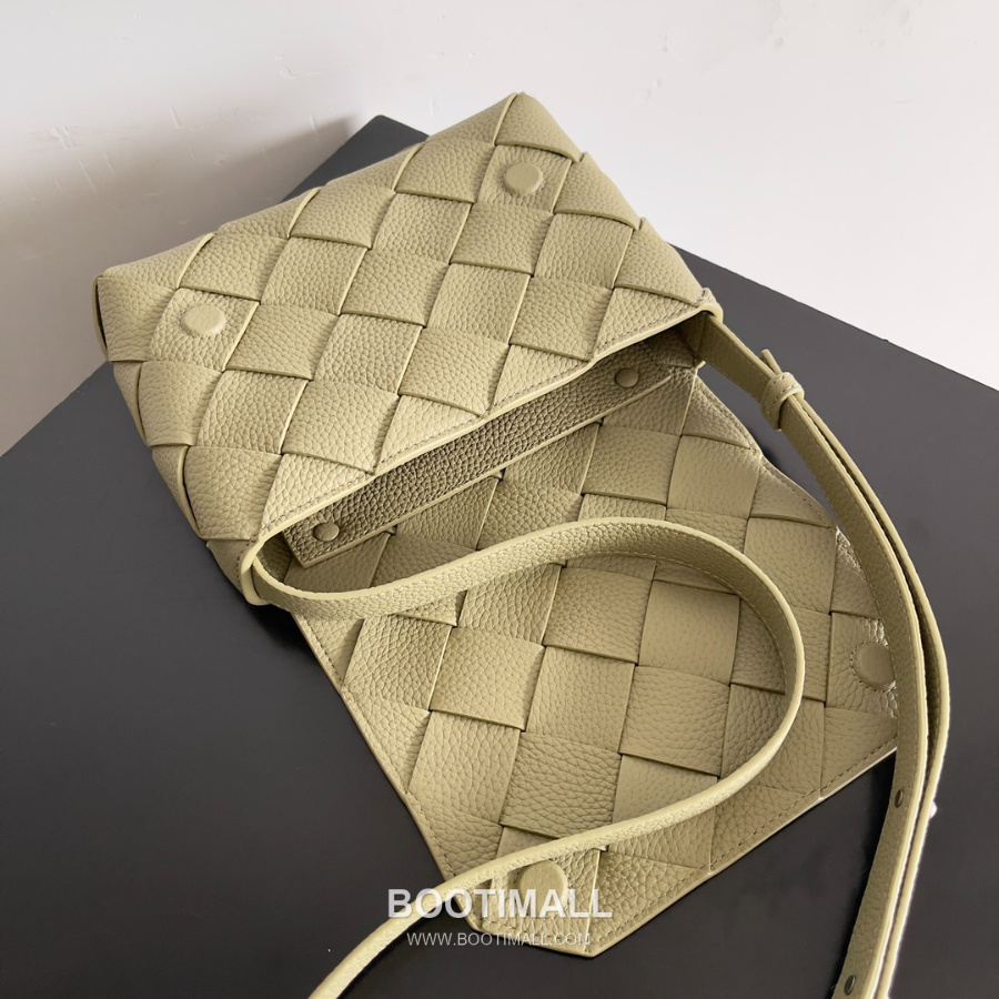 Bottega Veneta Diago Intreccio Smooth Leather Cross-body Bag 보테가 베네타 디아고 인트레치오 스무스 레더 크로스백 라임카키 22.5cm 4
