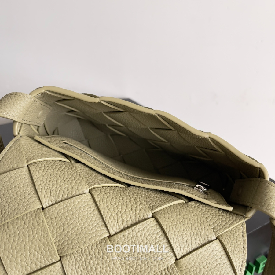 Bottega Veneta Diago Intreccio Smooth Leather Cross-body Bag 보테가 베네타 디아고 인트레치오 스무스 레더 크로스백 라임카키 22.5cm 5
