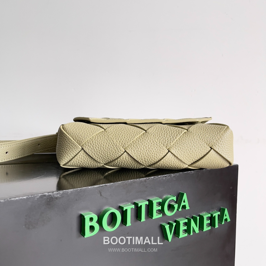 Bottega Veneta Diago Intreccio Smooth Leather Cross-body Bag 보테가 베네타 디아고 인트레치오 스무스 레더 크로스백 라임카키 22.5cm 9