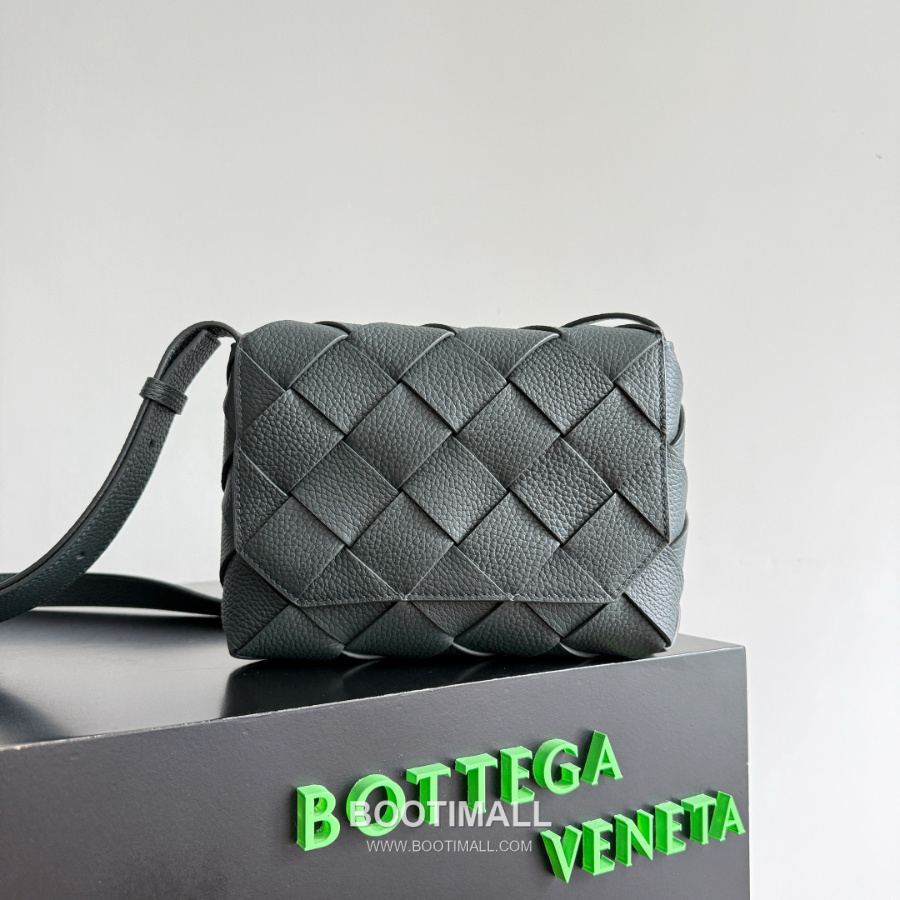 Bottega Veneta Diago Intreccio Smooth Leather Cross-body Bag 보테가 베네타 디아고 인트레치오 스무스 레더 크로스백 블루그레이 22.5cm 1