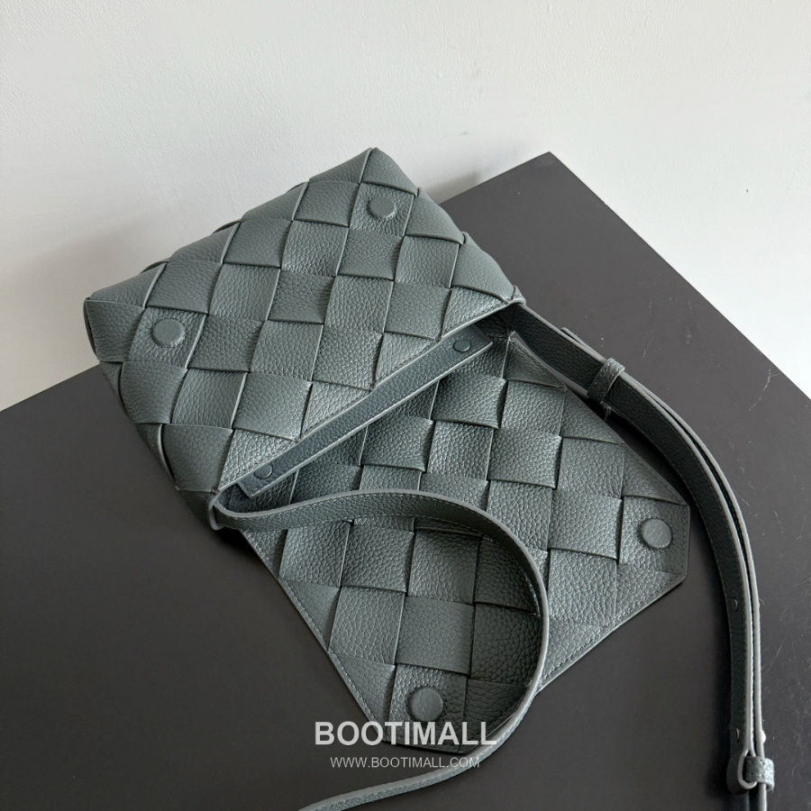 Bottega Veneta Diago Intreccio Smooth Leather Cross-body Bag 보테가 베네타 디아고 인트레치오 스무스 레더 크로스백 블루그레이 22.5cm 6