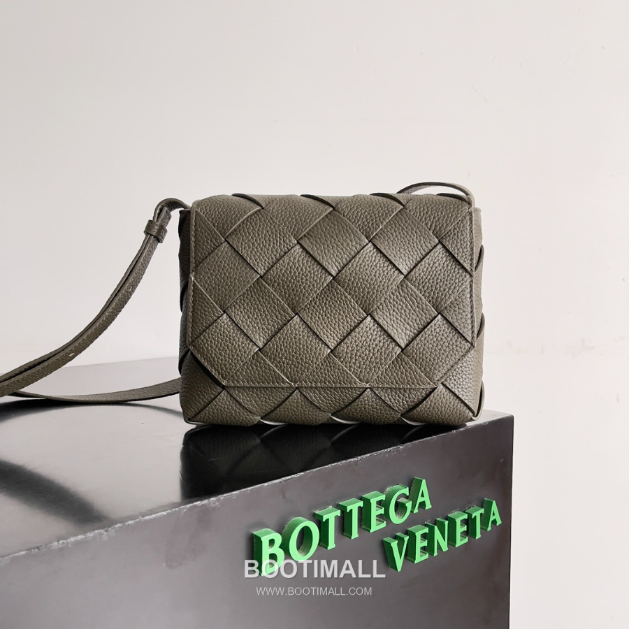 Bottega Veneta Diago Intreccio Smooth Leather Cross-body Bag 보테가 베네타 디아고 인트레치오 스무스 레더 크로스백 올르브그레이 22.5cm 1