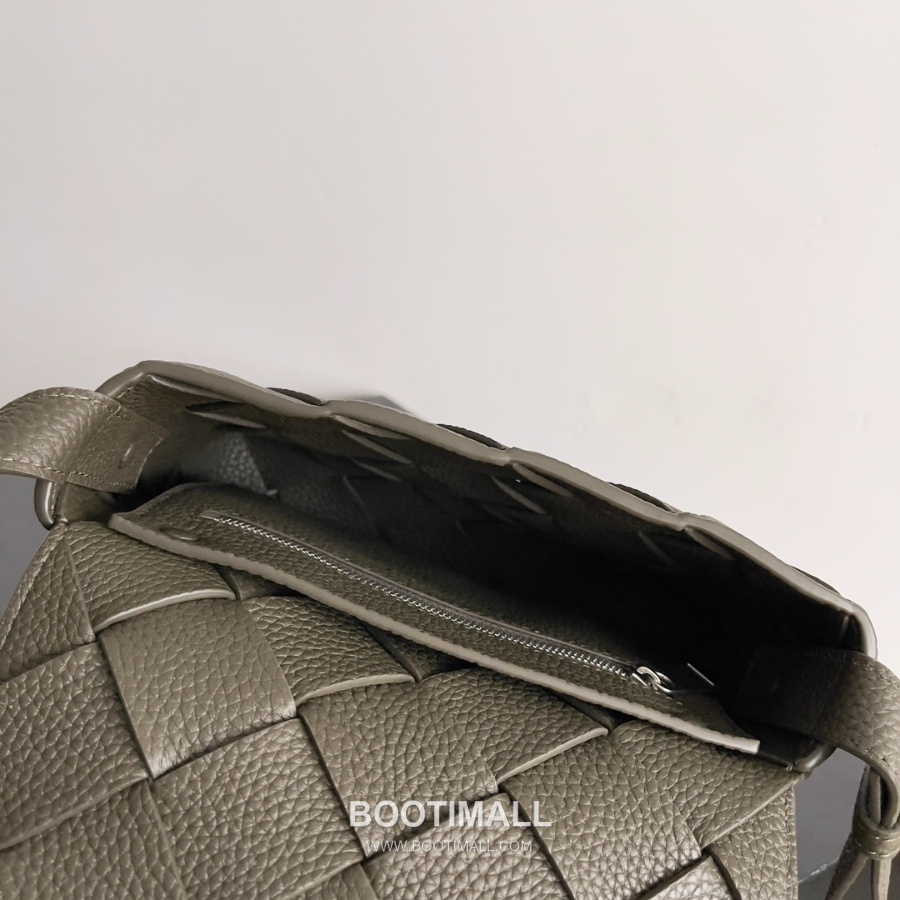 Bottega Veneta Diago Intreccio Smooth Leather Cross-body Bag 보테가 베네타 디아고 인트레치오 스무스 레더 크로스백 올르브그레이 22.5cm 6